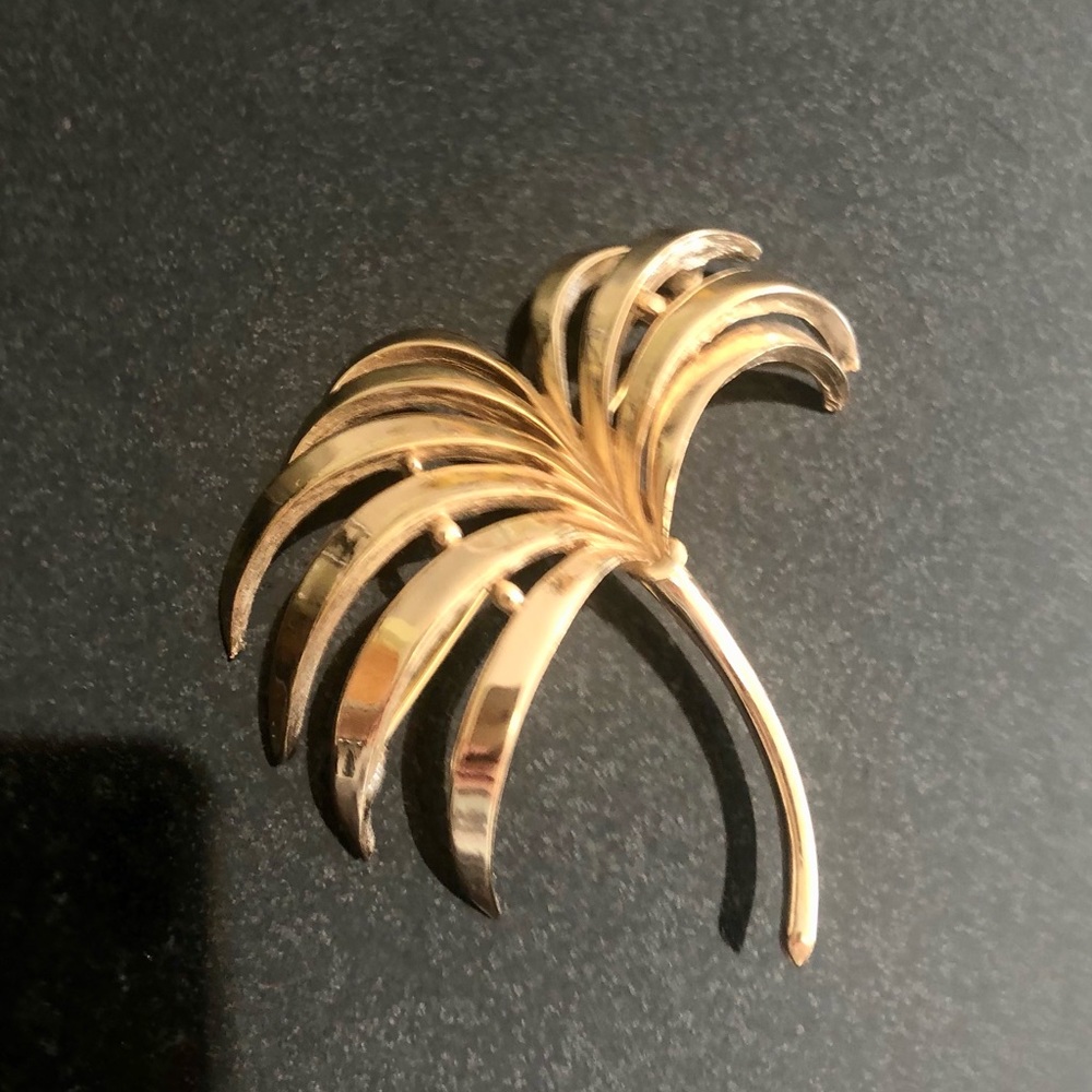 Trifari Vintage Crown Palm Tree Pin Gold Tone Large